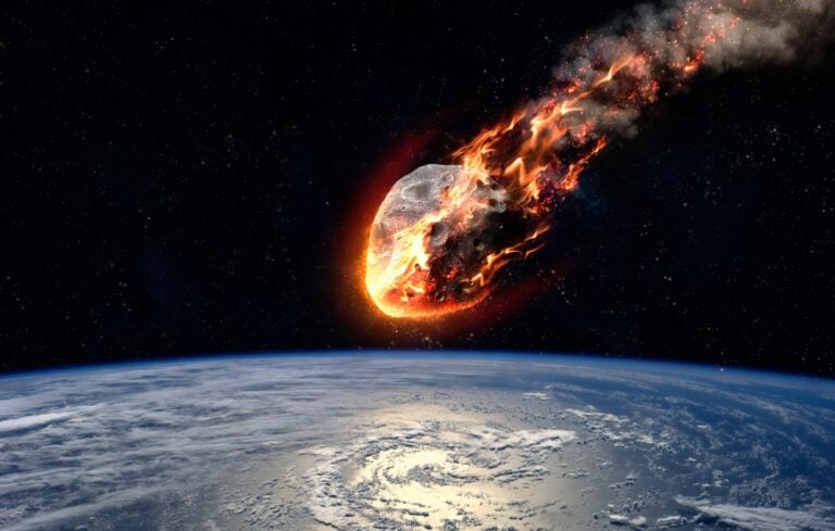 Meteor glowing as it enters the Earth's atmosphere