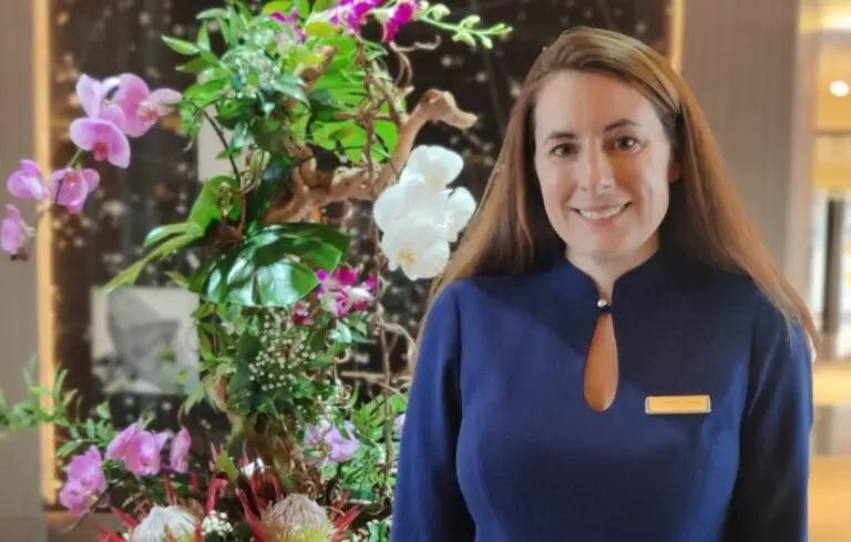 Jessica Hoppe headshot