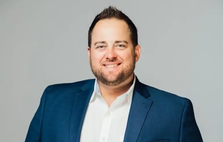 Kris Dehnert headshot