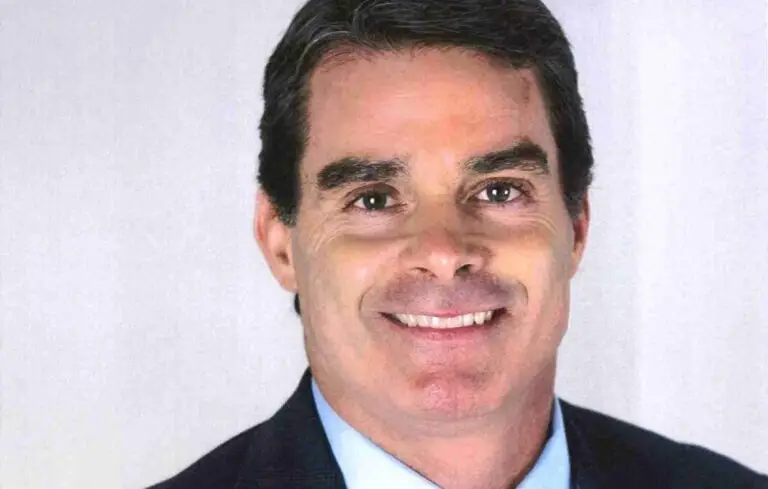 Scott Carlton headshot